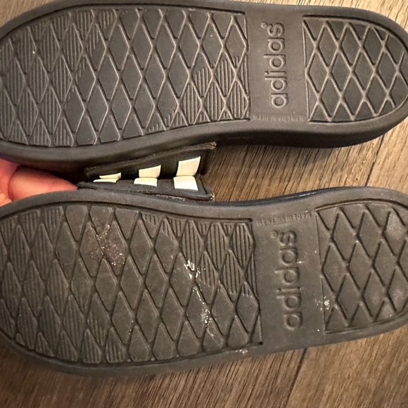Adidas slides - Picture 3 of 4
